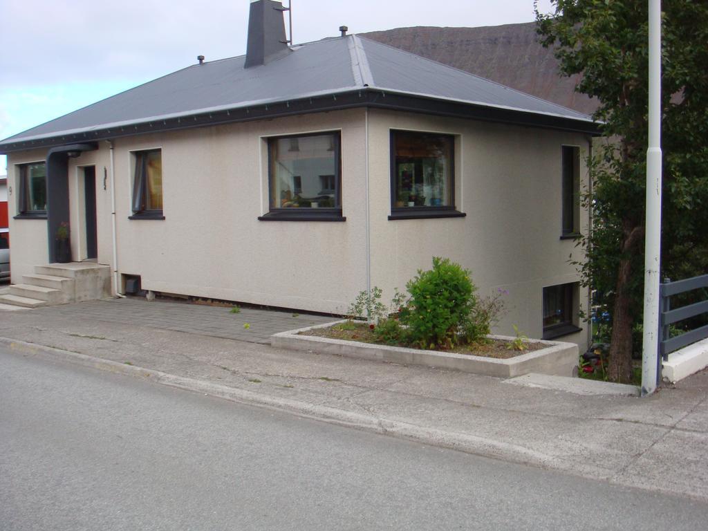 Solheimar Studio Apartment Isafjordur Room photo
