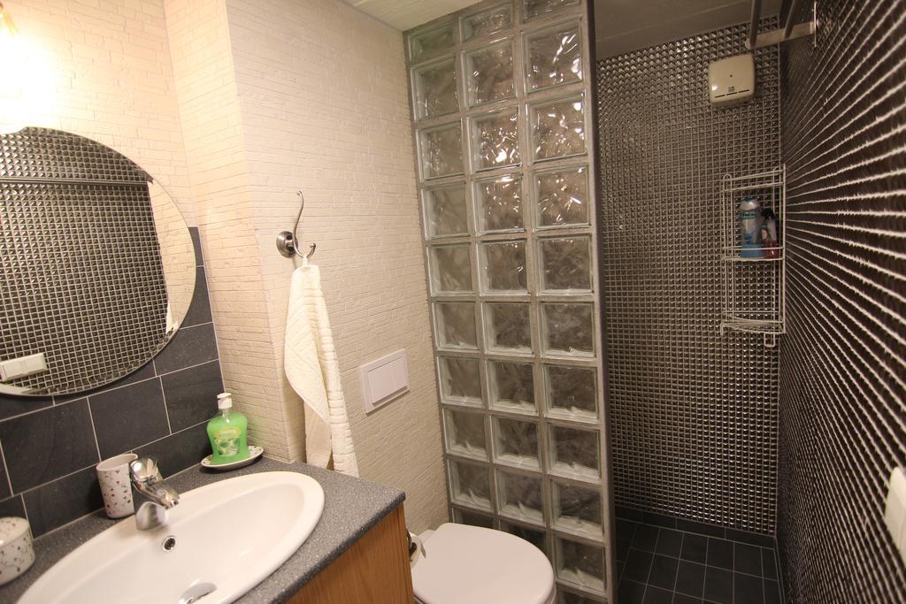 Solheimar Studio Apartment Isafjordur Room photo